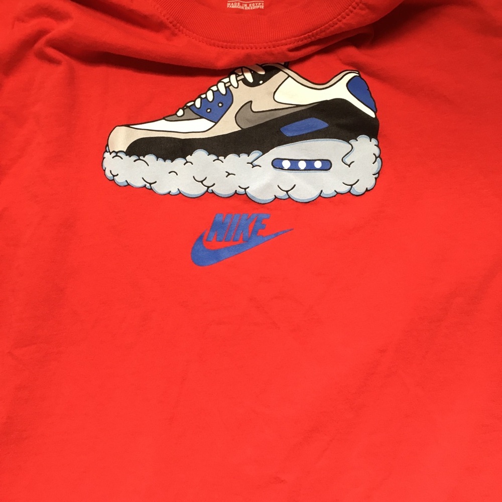 Boys Size large Red Nike short sleeve tshirt. In great condition